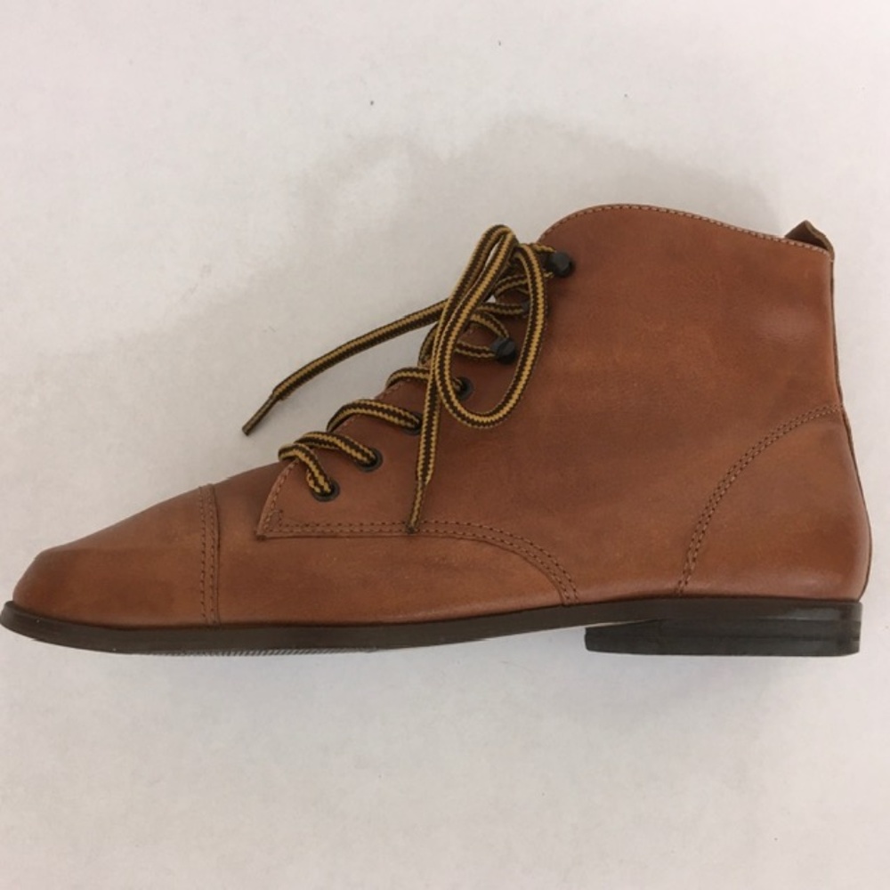 Sutton Plaza Brown Cognac Leather Booties 6.5M